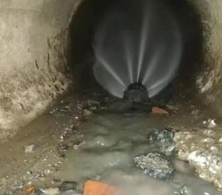 达尔罕茂明安联合市政管道清淤