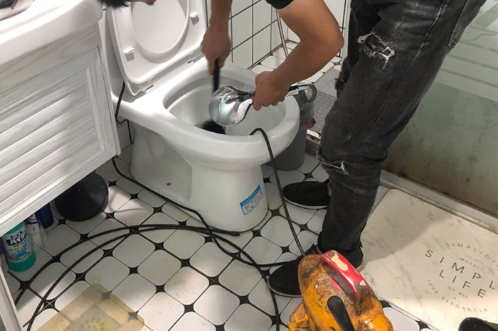 达尔罕茂明安联合疏通下水道