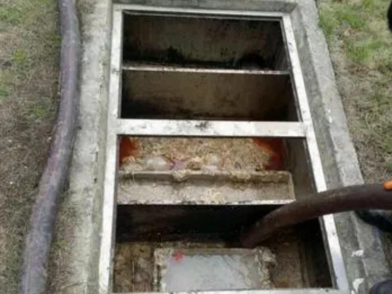 达尔罕茂明安联合隔油池清理