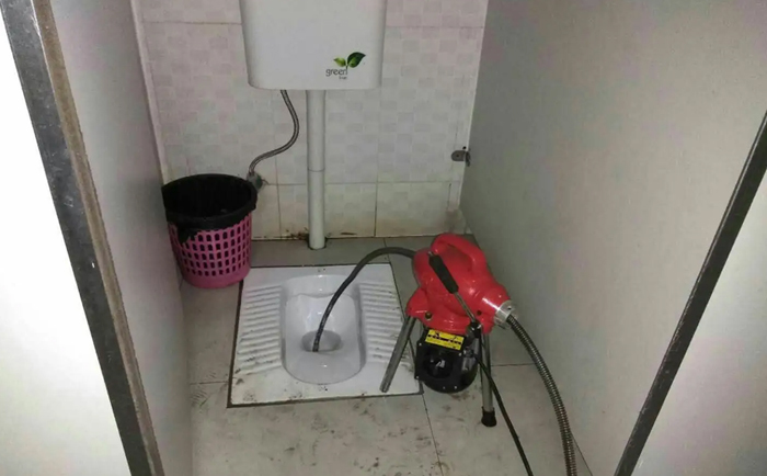 达尔罕茂明安联合蹲便疏通